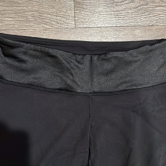 Black Lululemon Leggings size 6 - Picture 4 of 7